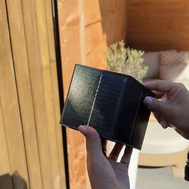 Veloura™ | Solarbetriebene Designlampe